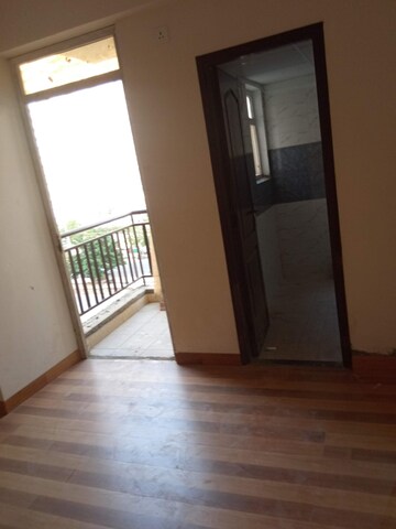 Room in 3 BHK Apartment at VVIP Homes, Sector 36 Greater Noida – for Sale