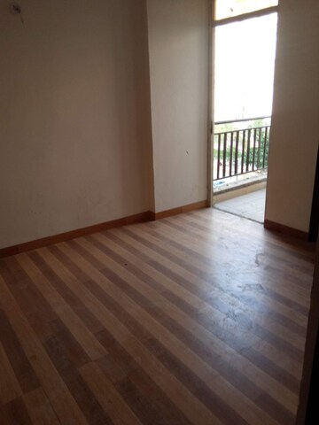 Room in 3 BHK Apartment at VVIP Homes, Sector 36 Greater Noida – for Sale
