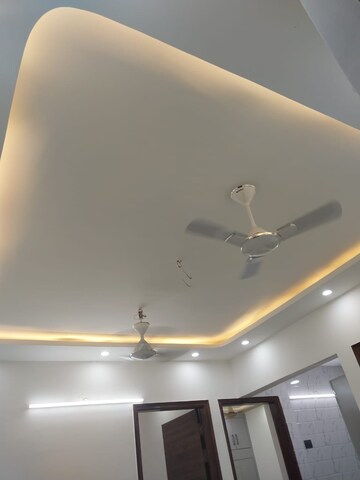Furnished Amenities in 1.5 BHK Apartment at Paschim Vihar – for Sale