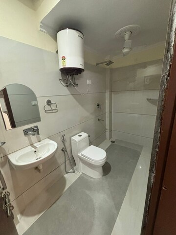 Bathroom in 2 BHK Apartment at Suncity Avenue 76, Sector 76 – for Sale