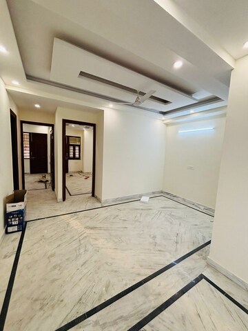 Room in 2 BHK Apartment at Suncity Avenue 76, Sector 76 – for Sale