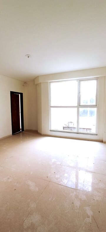 Room in 2 BHK Apartment at Adore Happy Homes, Sector 86 – for Sale
