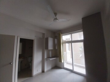 Room in 3 BHK Apartment at Mahagun Mywoods, Sector 16c Greater Noida – for Sale