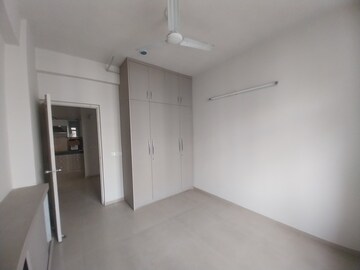 Room in 3 BHK Apartment at Mahagun Mywoods, Sector 16c Greater Noida – for Sale