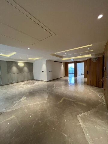 Room in 4 BHK Builder Floor at Sector 15 ii – for Sale