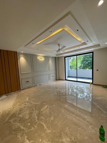 Room in 4 BHK Builder Floor at Sector 15 ii – for Sale