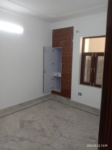 Room in 3 BHK Builder Floor at Green Fields Colony – for Sale