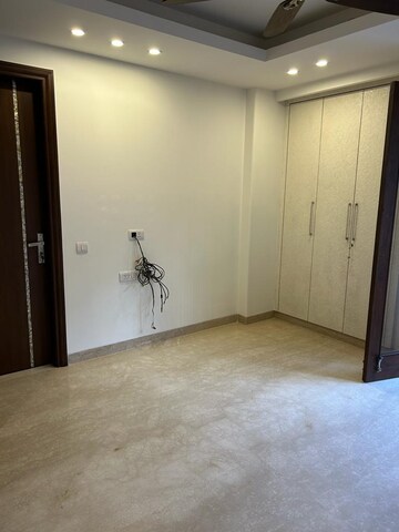 Room in 3 BHK Builder Floor at Defence Colony – for Sale
