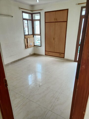Room in 4 BHK Apartment at Vipul Greens, Sector 48 – for Sale