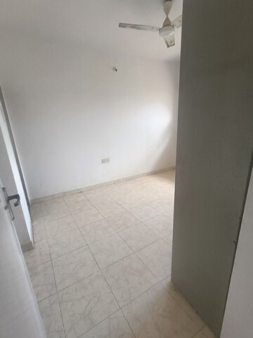 Room in 1 BHK Apartment at Spring Leaf 6 CHS, Kandivali East – for Sale