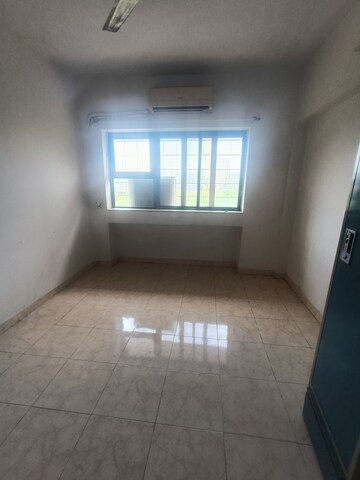 Room in 1 BHK Apartment at Spring Leaf 6 CHS, Kandivali East – for Sale
