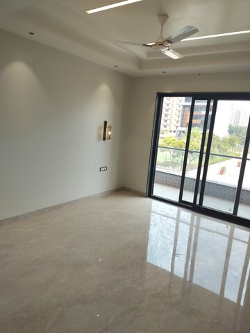 Room in 4 BHK Builder Floor at TDI The Retreat, Sector 89 – for Sale