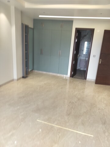 Room in 4 BHK Builder Floor at TDI The Retreat, Sector 89 – for Sale