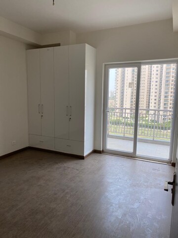 Room in 4 BHK Apartment at BPTP Mansions, Sector 66 – for Sale