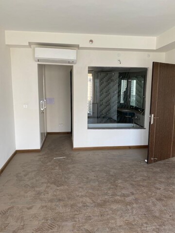 Room in 4 BHK Apartment at BPTP Mansions, Sector 66 – for Sale