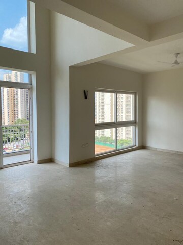 Room in 4 BHK Apartment at BPTP Mansions, Sector 66 – for Sale