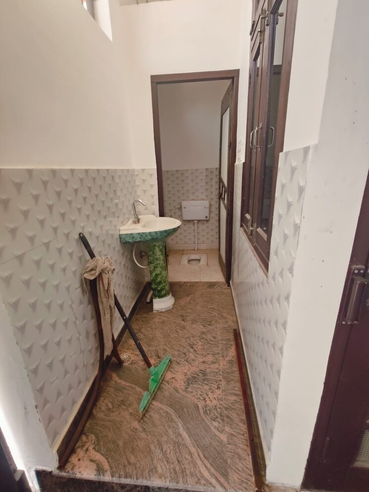 Attached Bathroom, vasundhara colony 3 Bedroom 86 Sq.Yd. Independent House In Vasundhara Colony Meerut 7198334