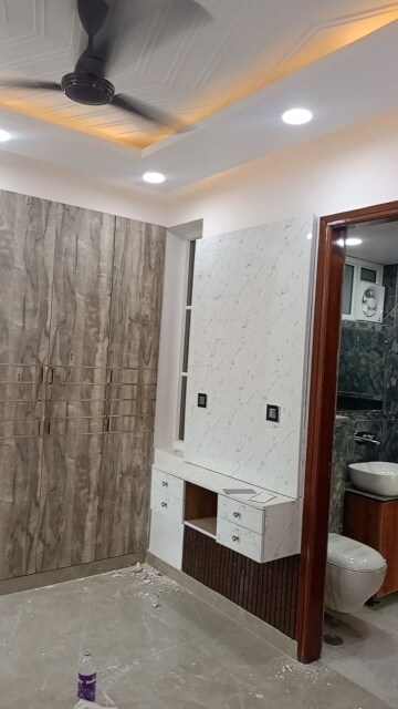 Room in 2 BHK Apartment at Dwarka Mor – for Sale