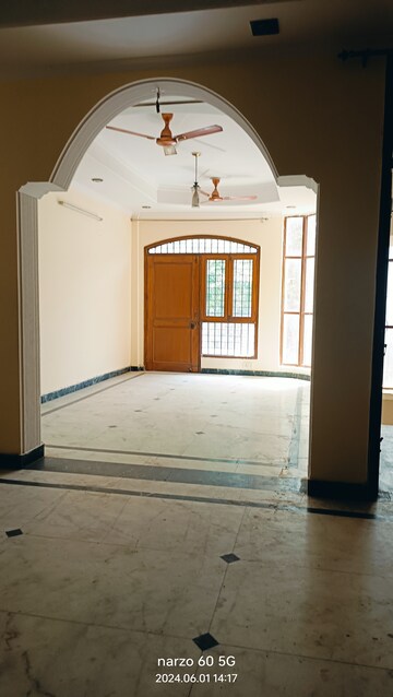 Room in 6+ BHK Villa at Sector 53 – for Sale