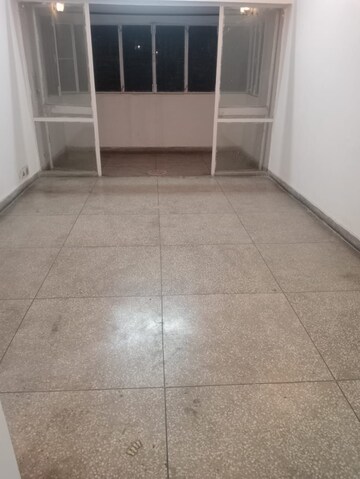 Room in 2.5 BHK Apartment at Mayur Vihar Phase 1 Extension – for Sale