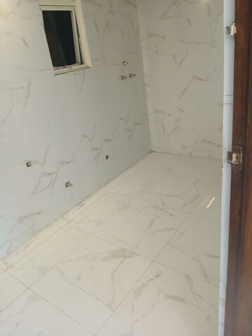 Furnished Amenities in 2.5 BHK Apartment at Panchsheel Wellington, Sain Vihar – for Sale