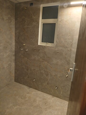 Furnished Amenities in 2.5 BHK Apartment at Panchsheel Wellington, Sain Vihar – for Sale