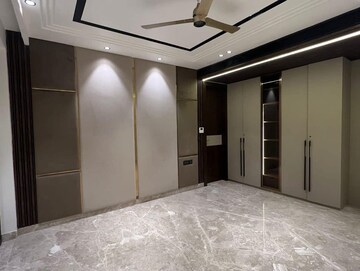 Room in 4 BHK Apartment at Ambience Island Lagoon, Sector 24 – for Sale
