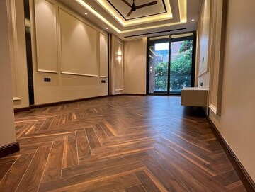 Room in 4 BHK Apartment at Ambience Island Lagoon, Sector 24 – for Sale