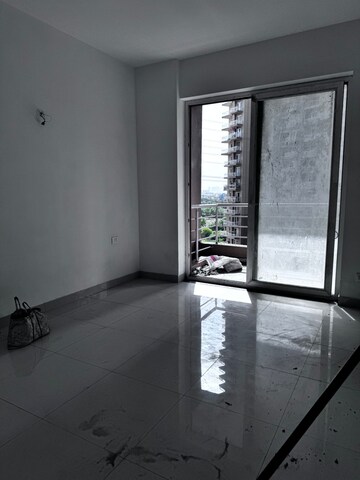 Room in 3.5 BHK Apartment at Capital Residency 360, Sector 70a – for Sale
