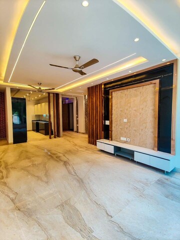 Room in 3.5 BHK Apartment at Paras Irene, Sector 70a – for Sale