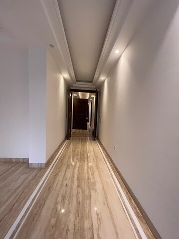 Furnished Amenities in 3 BHK Builder Floor at Govindpuri – for Sale