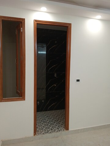 Furnished Amenities in 2 BHK Builder Floor at Govindpuri – for Sale
