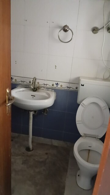 Bathroom in 3 BHK Apartment at Sam India Palm Grove Apartments, Sector 50 – for Sale