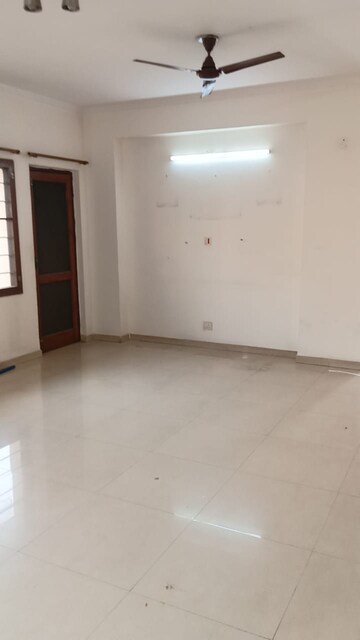Room in 3 BHK Apartment at Sam India Palm Grove Apartments, Sector 50 – for Sale