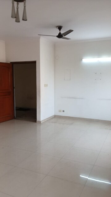 Room in 3 BHK Apartment at Sam India Palm Grove Apartments, Sector 50 – for Sale