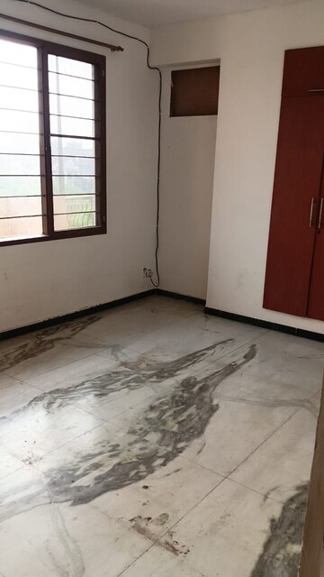 Room in 3 BHK Apartment at Sam India Palm Grove Apartments, Sector 50 – for Sale