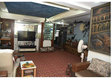 Living Room in 6 BHK Apartment at Mulund West – for Sale