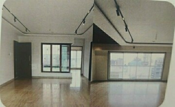Room in 5 BHK Apartment at Mulund West – for Sale