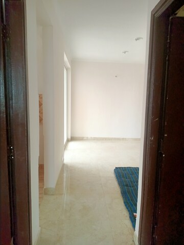 Room in 3 BHK Apartment at Amrapali Leisure Valley – for Sale