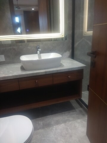 Furnished Amenities in 6+ BHK Independent House at New Friends Colony – for Sale