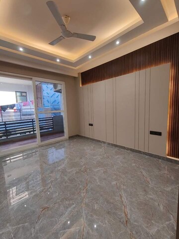 Parking in 3.5 BHK Apartment at Ambience Island Lagoon, Sector 24 – for Sale