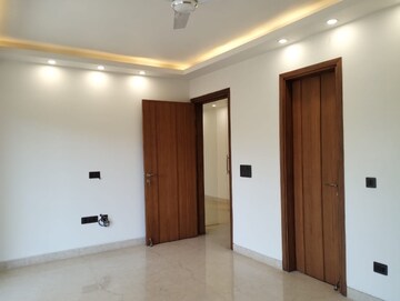 Room in 3 BHK Builder Floor at Sector 27 – for Sale
