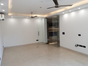 Room in 3 BHK Builder Floor at Sector 27 – for Sale