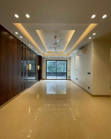 Living Room in 3.5 BHK Apartment at Ambience Island Lagoon, Sector 24 – for Sale