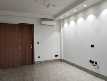 Room in 3 BHK Builder Floor at Sector 27 – for Sale