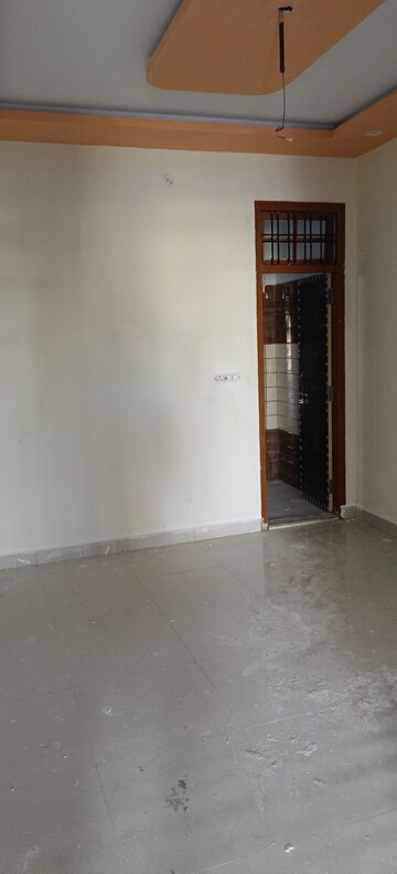 Room in 2.5 BHK Independent House at Sultanpur Road – for Sale