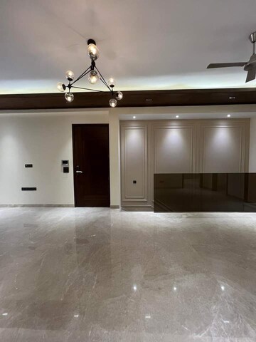 Room in 3.5 BHK Apartment at Ambience Island Lagoon, Sector 24 – for Sale
