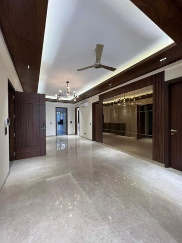 Room in 3.5 BHK Apartment at Ambience Island Lagoon, Sector 24 – for Sale