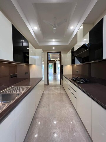 Kitchen in 3.5 BHK Apartment at Ambience Island Lagoon, Sector 24 – for Sale