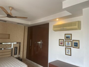 Building Lobby in 4 BHK Builder Floor at Green Park – for Sale